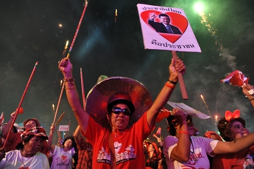 Thailand: Rote Hemden versammeln sich in Vororten von Bangkok